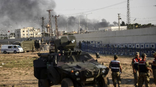 Lực lượng người Kurd giành quyền kiểm soát khu vực biên giới giữa Syria với Thổ Nhĩ Kỳ - một tuyến đường tiếp viện quan trọng của IS hồi tháng 6/2015. (Ảnh: AFP)