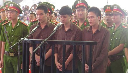 3 hung thủ trước tòa. Ảnh: Văn Minh