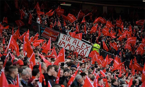 Alex Ferguson là nhân vật kiệt xuất trăm năm có một. Và mọi đội bóng đều muốn có một HLV như vậy. Ảnh: Guardian.