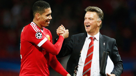 Smalling tin rằng HLV Van Gaal là người kiên định, quyết không thay đổi triết lý