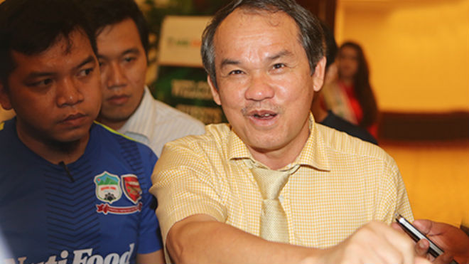 Bầu Đức tự hào khi là người đầu tiên của Việt Nam đào tạo và bán được cầu thủ ra nước ngoài thi đấu. Ảnh: Đức Đồng.