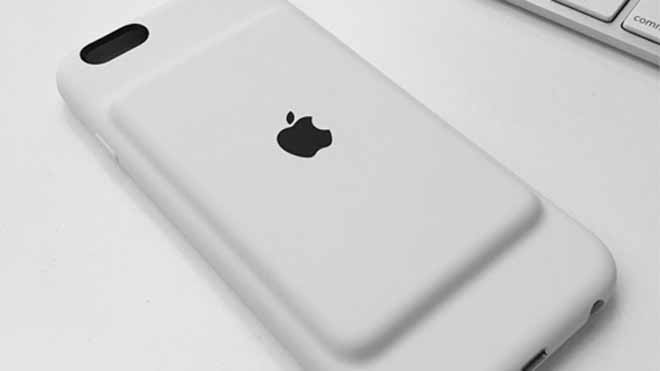 Smart Battery Case không dầy lên đều ở mặt lưng. 