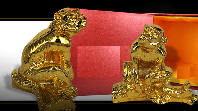 Tượng vàng hình khỉ được nhiều người ưa chuộng làm quà biếu tết Bính Thân 2016