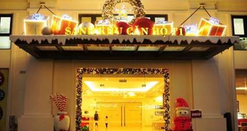 Sảnh các tòa căn hộ tại Times City được trang trí lộng lẫy đón Giáng sinh