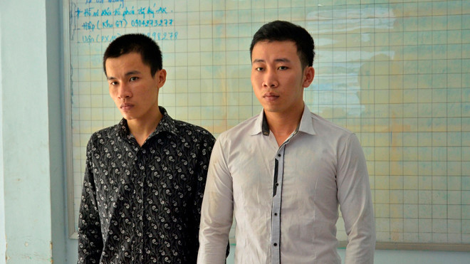 Hai đối tượng Quách Minh Thắng và Vi Thế Sơn tại cơ quan công an