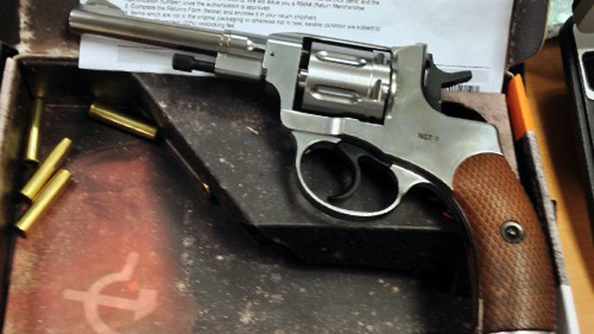 Một trong hai khẩu súng nhập khẩu trái phép bị tạm giữ. Ảnh: N.Trường.