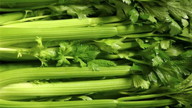 Bí quyết có vòng eo 56 với rau cần tây