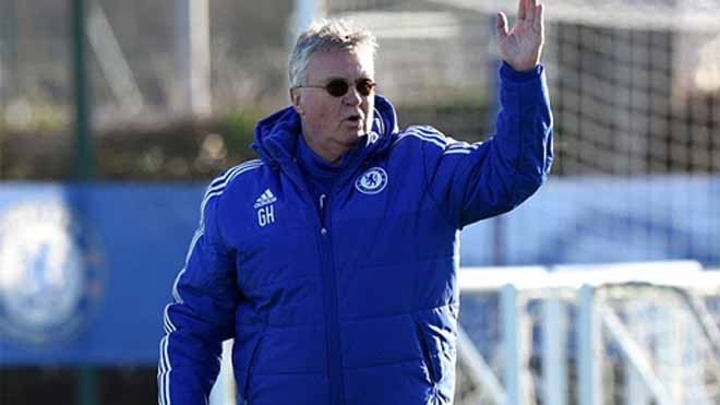 Hiddink từng giải cứu Chelsea thành công trong lần đầu làm HLV tạm quyền nửa cuối mùa 2008-2009. Ảnh: Reuters