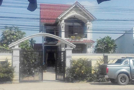 Nhà Bí thư huyện ủy Đức Hòa (Long An) bị người lạ đột nhập, nổ súng lúc rạng sáng.