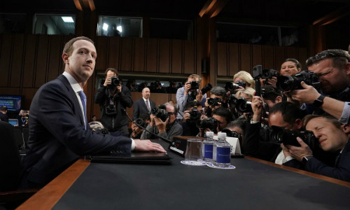 Vị tỉ phú công nghệ phải điều trần gần 5 tiếng đồng hồ trước Thượng Viện hôm 11/4. Ảnh: Vox