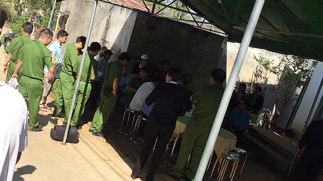 Cơ quan chức năng khám nghiệm tử thi điều tra nguyên nhân cái chết của chị Thu