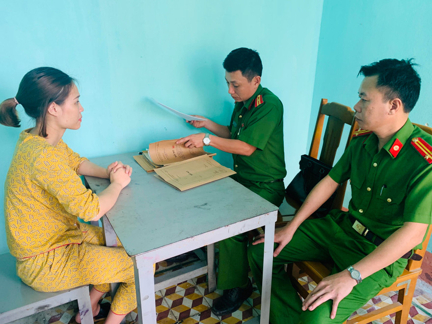 Sen tại cơ quan công an. Ảnh: Công an Thanh Hóa