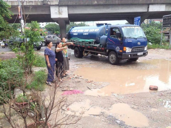 Đường đầy 'ổ voi, ổ gà' ở Hà Nội hành dân 3 năm không ai xử lý