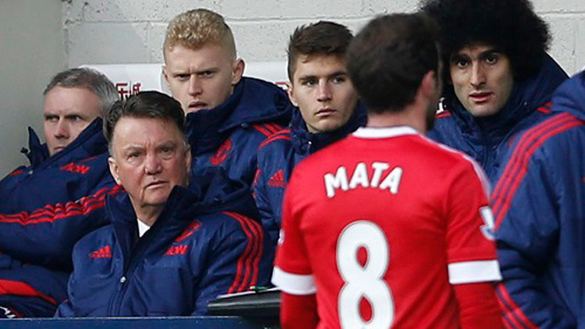 Van Gaal nhận xét Mata là mẫu cầu thủ không cố ý triệt hạ đối thủ. Ảnh: Reuters.