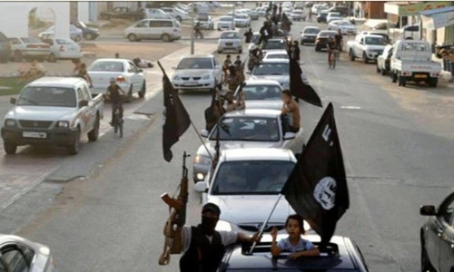 Phiến quân Nhà nước Hồi giáo diễu hành ở thành phố Sirte, Libya. Ảnh: SITE.