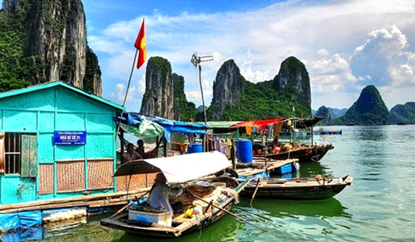 Cửa Vạn là một trong những làng chài đẹp ở phía Bắc. Ảnh: Huffington Post