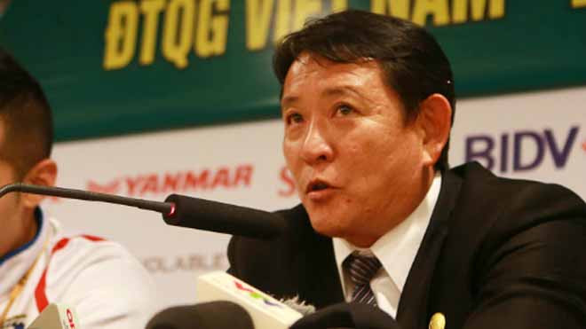 HLV Chen Kuei Jen nhận toàn bộ trách nhiệm về mình sau trận thua 1-4 trên sân Mỹ Đình. Ảnh: Ngọc Dung