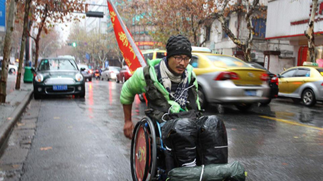 Quan Peng và hành trình chinh phục ước mơ bằng xe lăn. Ảnh: CCTV.