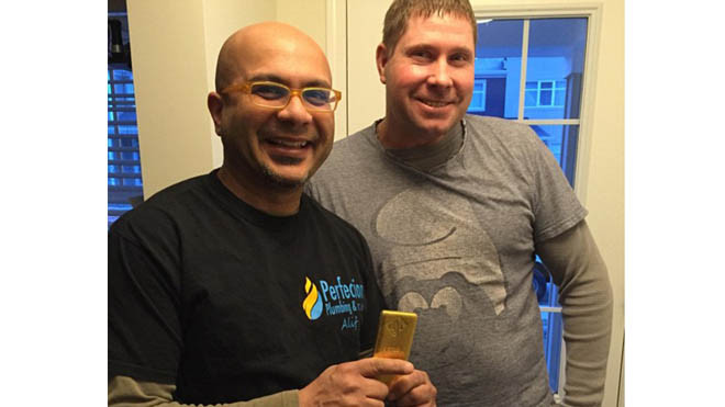 Chân dung hai người thợ sửa ống nước