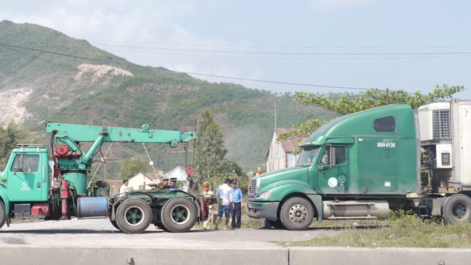 Đỗ xe ở trạm cân phản đối kết quả.