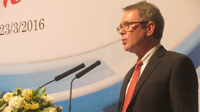 Ông John Hill, Tham tán kinh tế, Đại sứ quán Hoa Kỳ tại Việt Nam.