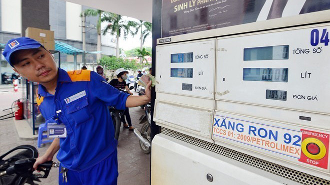 Giá xăng trong nước sẽ vẫn duy trì ở mức rất thấp, dù có thể được điều chỉnh tăng trong ngày 4/3. Ảnh: Lê Hiếu/Zing