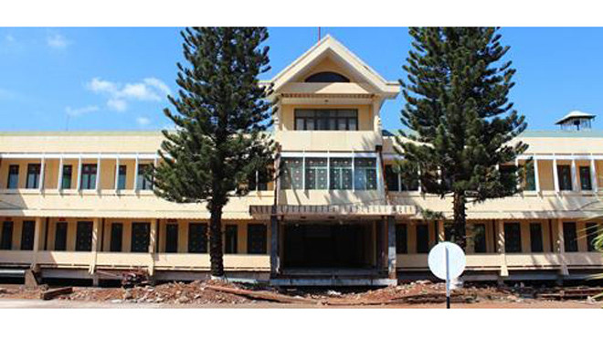 “Thần đèn” Đỗ Quốc Khánh và cộng sự đã thực hiện di dời thành công tòa nhà nặng hơn 2.600 tấn (ảnh chụp tòa nhà lúc đang di dời).