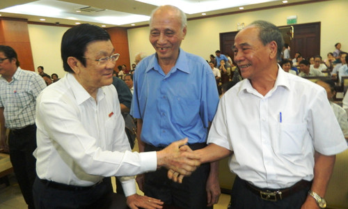 Chủ tịch nước Trương Tấn Sang tiếp xúc cử tri quận 3 chiều 3/3.