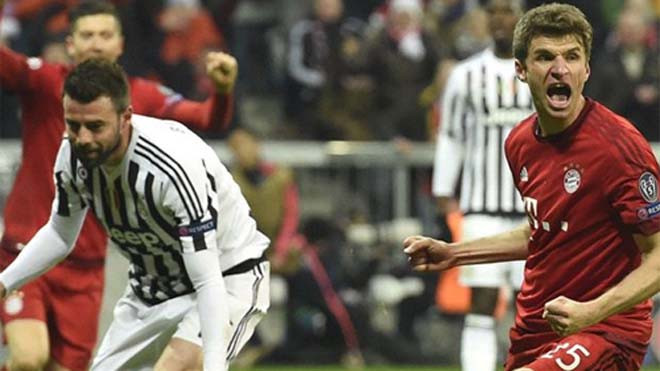 Muller (phải) chia vui sau bàn gỡ 2-2 ở phút 90 cho Bayern. Ảnh: Reuters