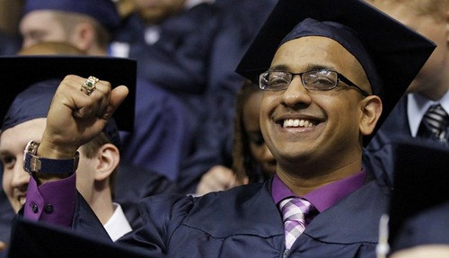 Daniel Ally cho rằng hãy đến trường và học lấy một nghề ổn định. Ảnh: LinkedIn