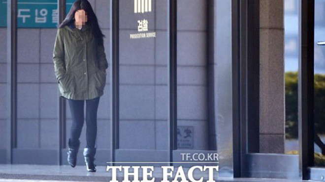 Nữ diễn viên xuất thân là cựu thành viên của một nhóm nhạc nữ nổi tiếng của Hàn Quốc tới sở cảnh sát làm việc ngày 17/3 vì bị nghi ngờ liên quan tới đường dây bán dâm.