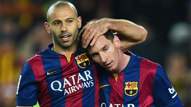 Mascherano (trái) không cần ghi bàn để "giải cơn khát". Ảnh: Reuters