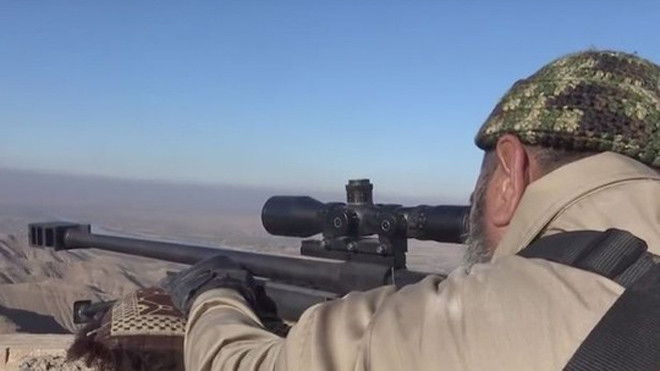 Ông Tahseen đang ngắm bắn 1 mục tiêu. Ảnh: Mirror