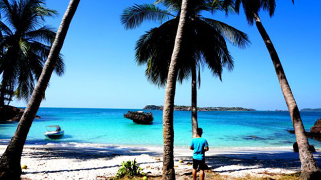 Đảo Móng Tay yên bình . Ảnh: Phan Lộc