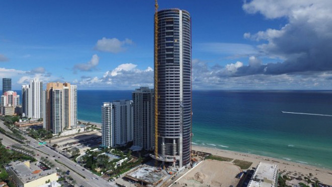 Toà tháp 60 tầng được thiết kế đặc biệt để vận chuyển xe hơi lên tận từng căn hộ.