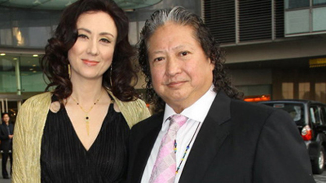 Vợ chồng Hồng Kim Bảo. Cao Lệ Hồng kém chồng 16 tuổi.