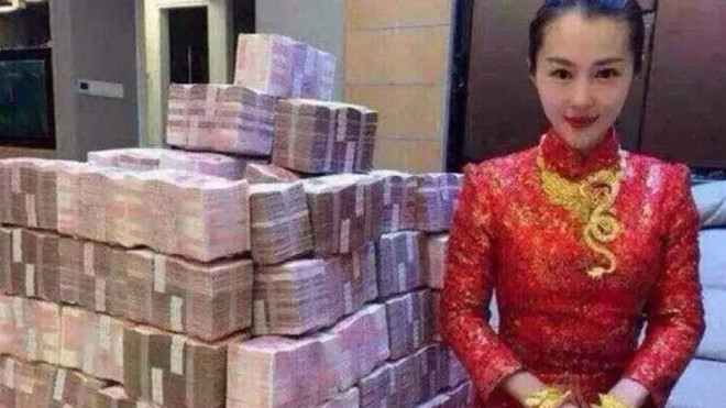 Cô dâu bên "núi" tiền mặt