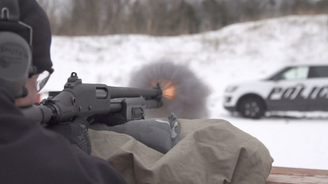 Hình ảnh thử nghiệm giáp chống đạn loại 4 mới dành cho xe cảnh sát do Ford sản xuất.