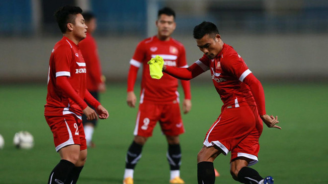 HLV Hữu Thắng đánh giá tuyển Việt Nam còn nhiều điểm yếu - Ảnh: Gia Hưng