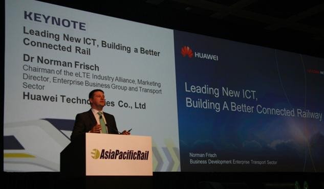 Ông Norman Frisch phát biểu tại Hội nghị