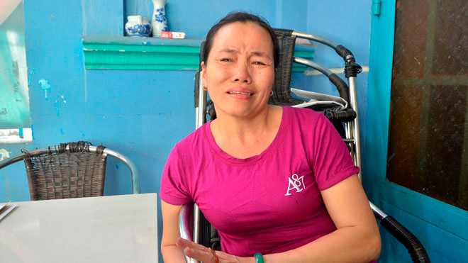 Chị Tuyết đau buồn kể lại sự việc với phóng viên