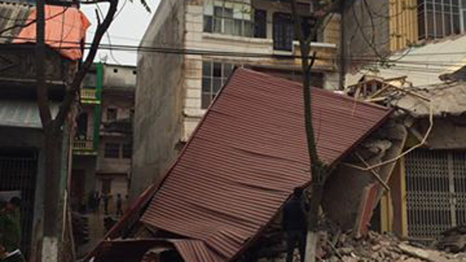 Hiện trường ngôi nhà bỗng đổ sập *ảnh: Duy Chiến