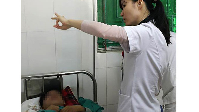 Bệnh nhan bị hỏng hoàn mắt bên phải, hiện vẫn còn dị vật trong não. Ảnh: Bệnh viện cung cấp. 