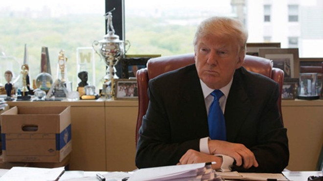 Ông Donald Trump đang chịu áp lực tách riêng việc kinh doanh và chính trị. Ảnh: AP