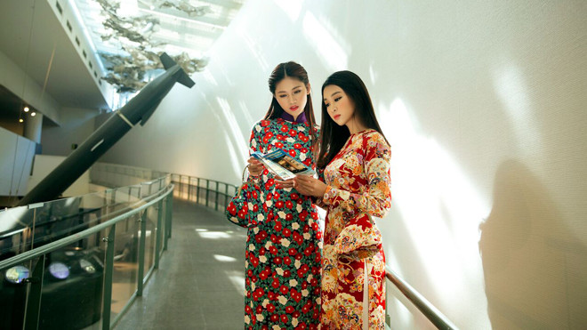 Mỹ Linh – Thanh Tú diện áo dài giữa mùa đông Nhật Bản