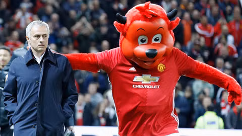 M.U quá ảo tưởng vào Mourinho?