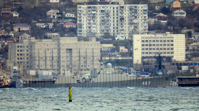 Chiếc Gepard 3.9 số hiệu 487 đang được quấn cáp điện để khử từ. Ảnh: Livejournal.