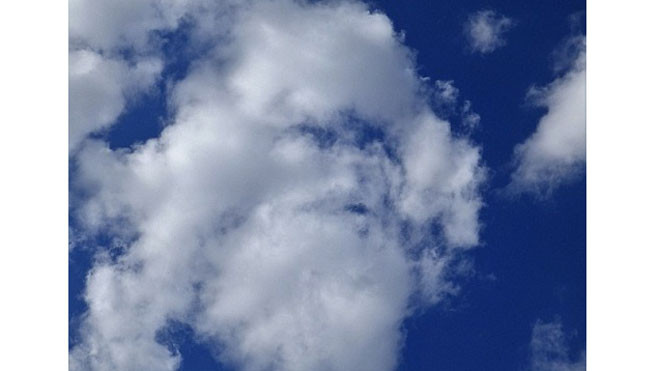 Đám mây hình ông già Noel có bộ râu dài, đầu đội mũ. Ảnh: Cheryl Holland