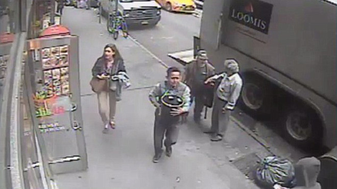 Tên trộm tiện tay 'khoắng' xô vàng trị giá gần 40 tỷ giữa ban ngày