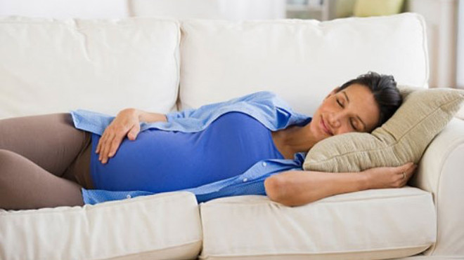 Tình trang mất ngủ là tình trạng thường gặp của nhiều bà bầu.